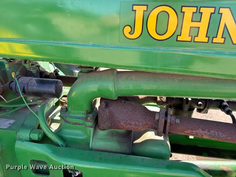 image for item FT6846 1947 John Deere B tractor