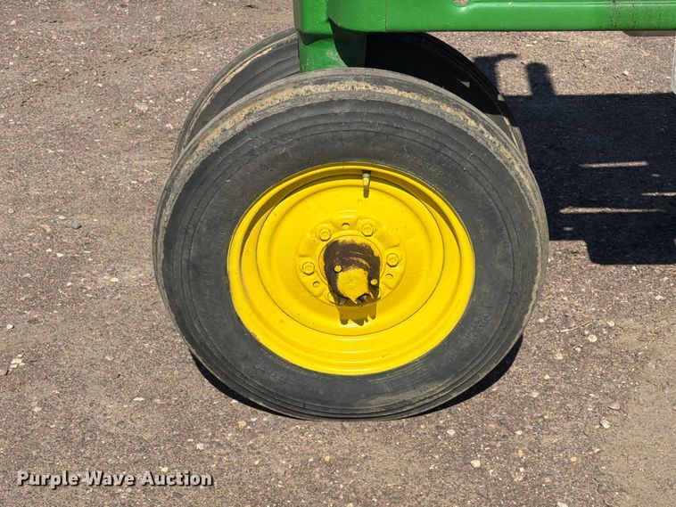image for item FT6846 1947 John Deere B tractor