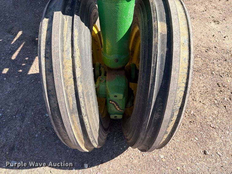 image for item FT6846 1947 John Deere B tractor