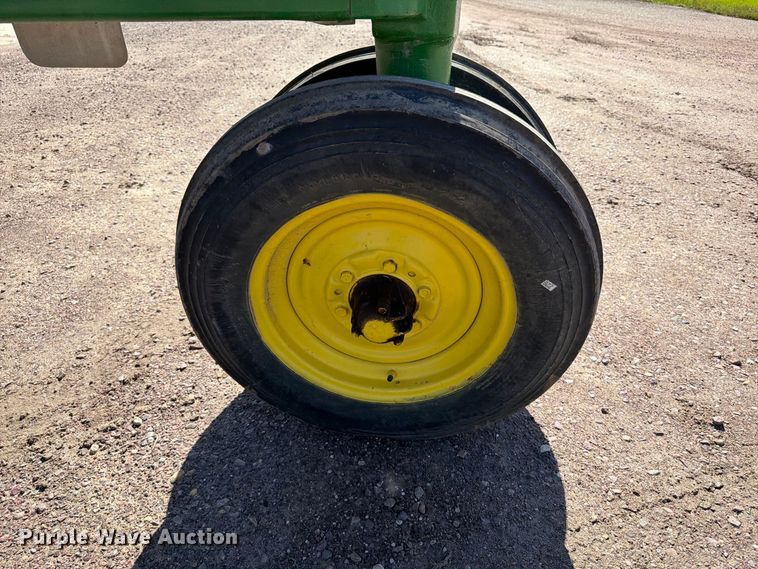 image for item FT6846 1947 John Deere B tractor