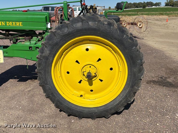 image for item FT6846 1947 John Deere B tractor