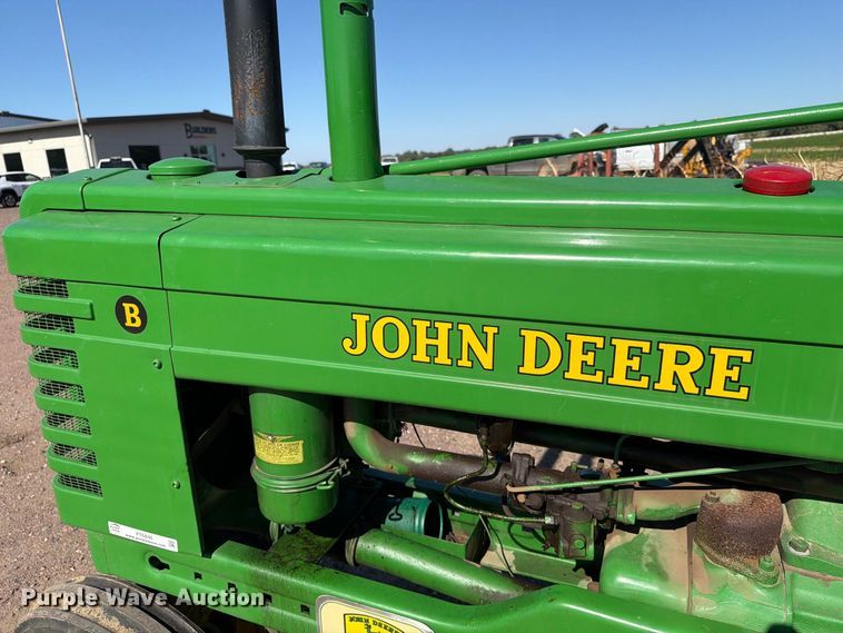 image for item FT6846 1947 John Deere B tractor