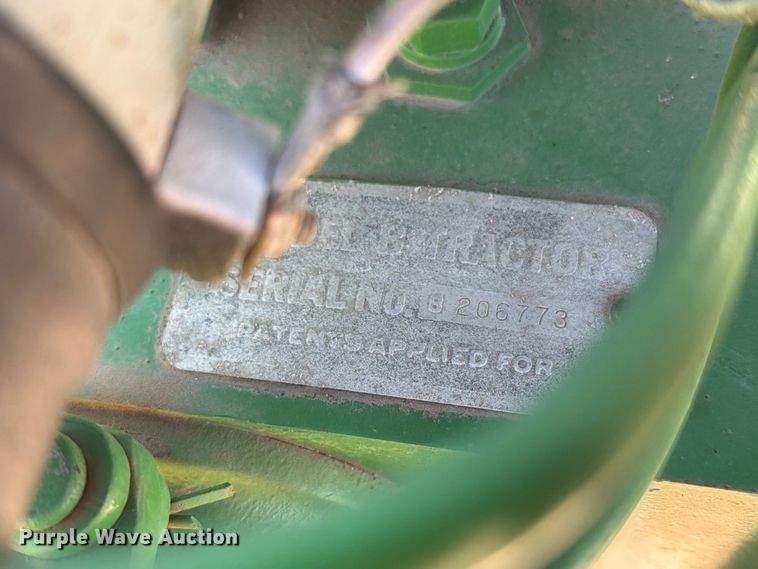 image for item FT6846 1947 John Deere B tractor