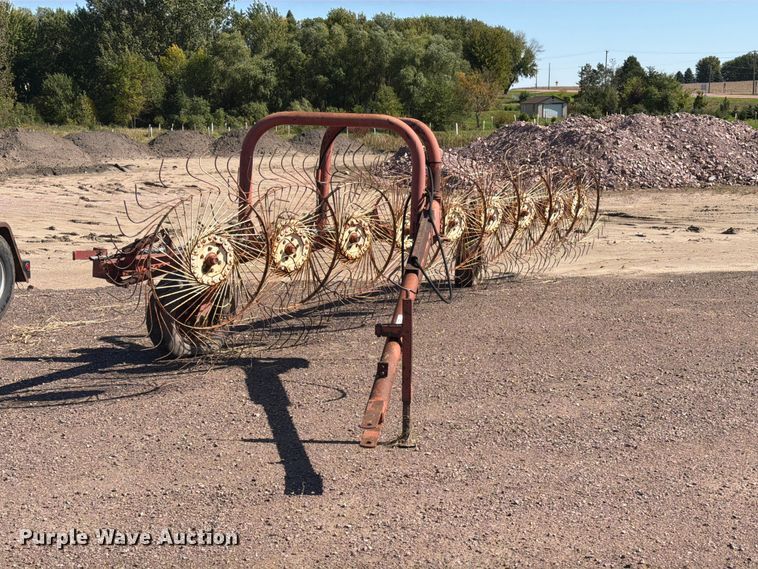 image for item FT6848 Columbia TR79 hay rake