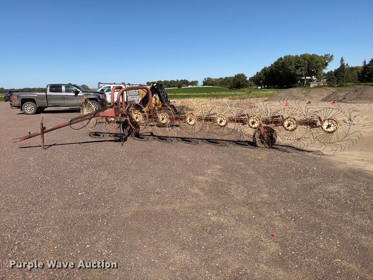 image for item FT6848 Columbia TR79 hay rake