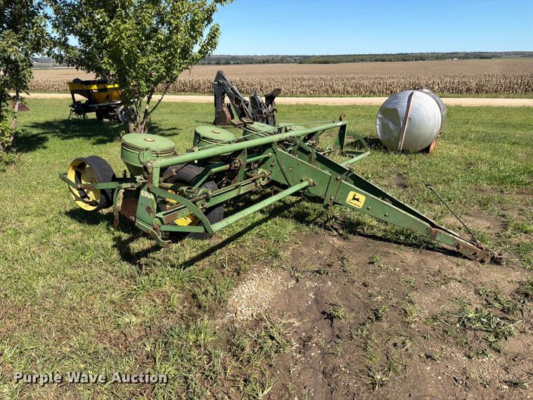 image for item NF9738 John Deere 494A planter
