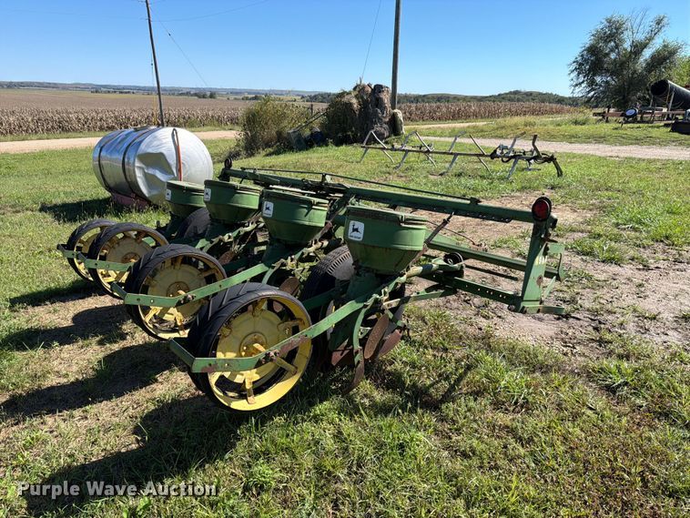 image for item NF9738 John Deere 494A planter