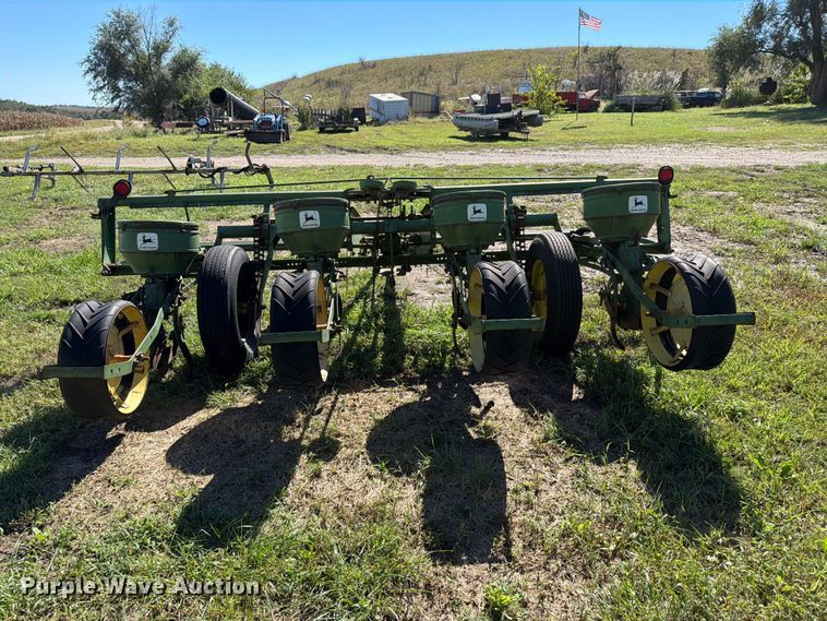 image for item NF9738 John Deere 494A planter