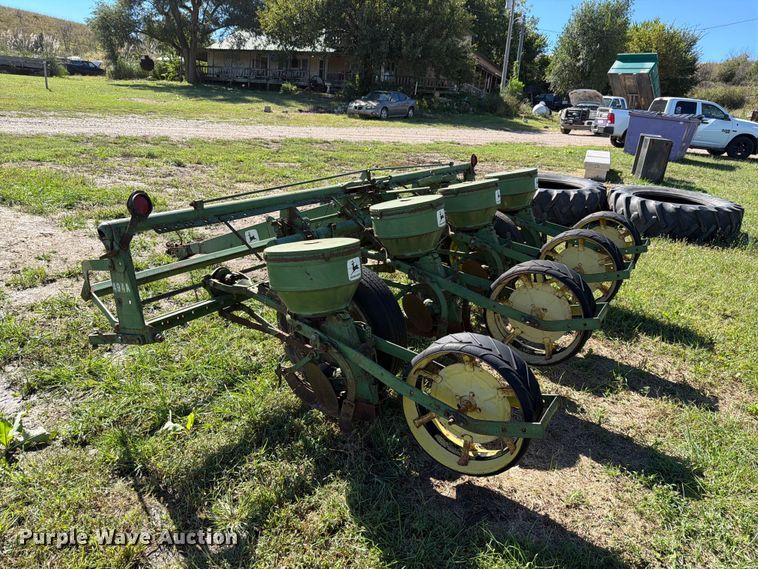 image for item NF9738 John Deere 494A planter