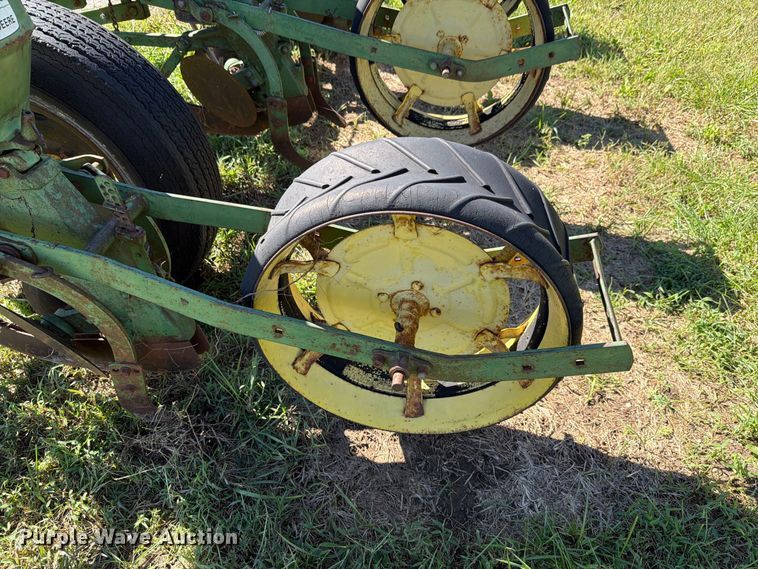 image for item NF9738 John Deere 494A planter