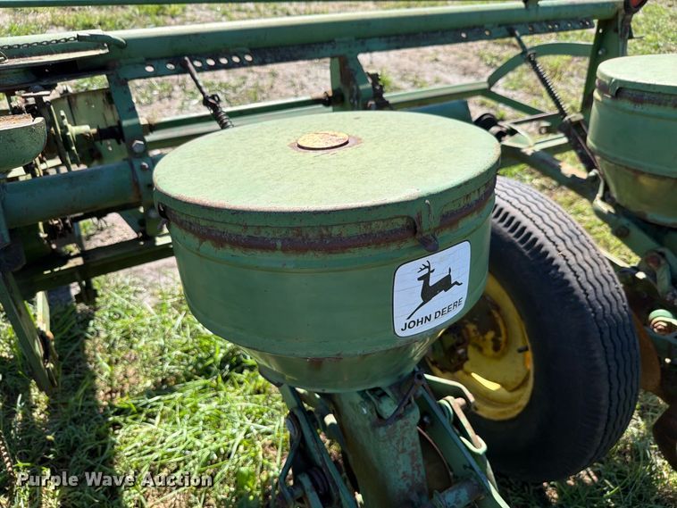 image for item NF9738 John Deere 494A planter