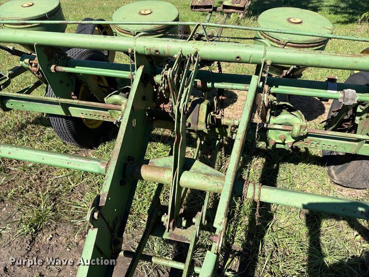 image for item NF9738 John Deere 494A planter