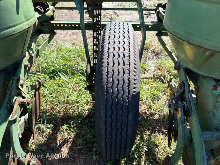 image for item NF9738 John Deere 494A planter