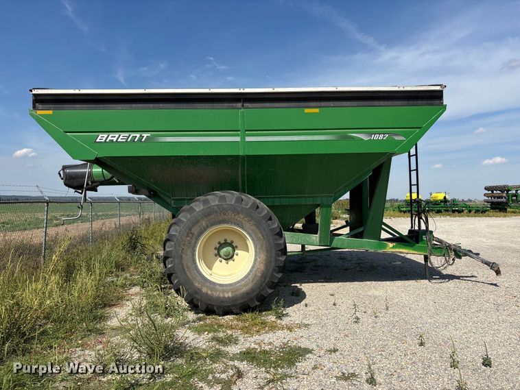 image for item YA5196 Brent 1082 grain cart