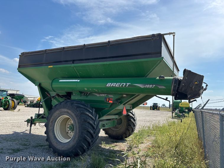 image for item YA5196 Brent 1082 grain cart