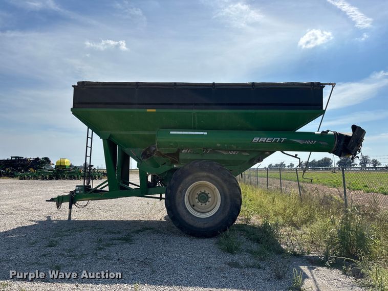 image for item YA5196 Brent 1082 grain cart