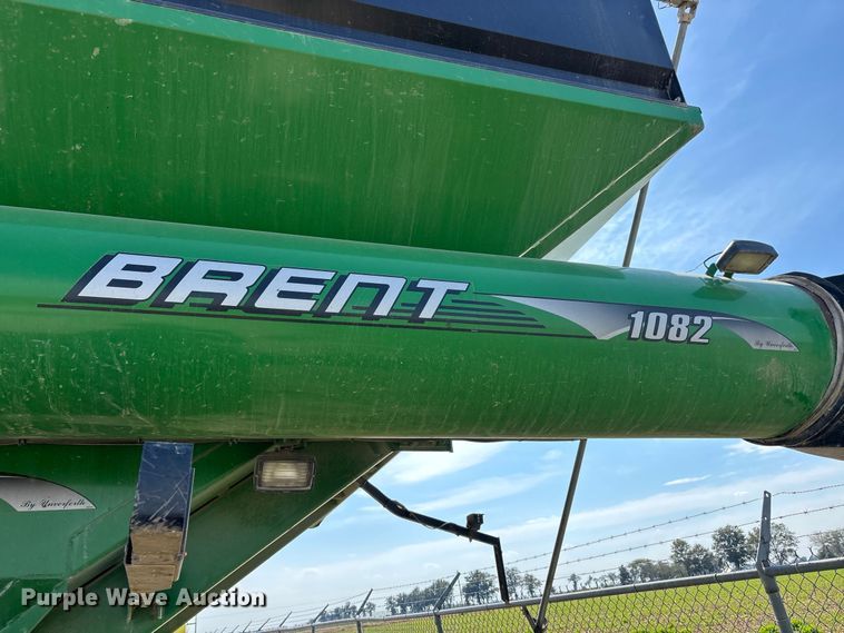 image for item YA5196 Brent 1082 grain cart