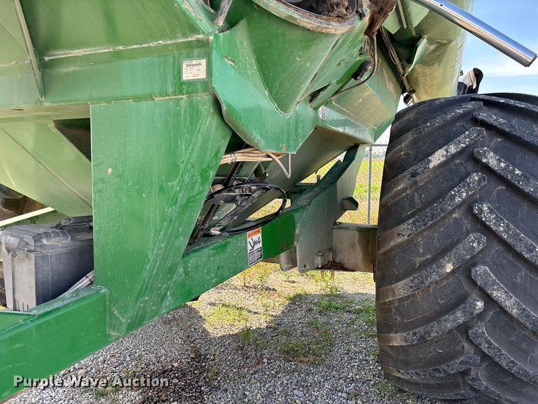 image for item YA5196 Brent 1082 grain cart