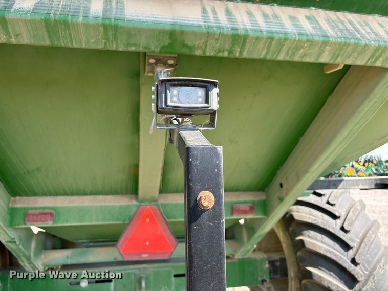 image for item YA5196 Brent 1082 grain cart