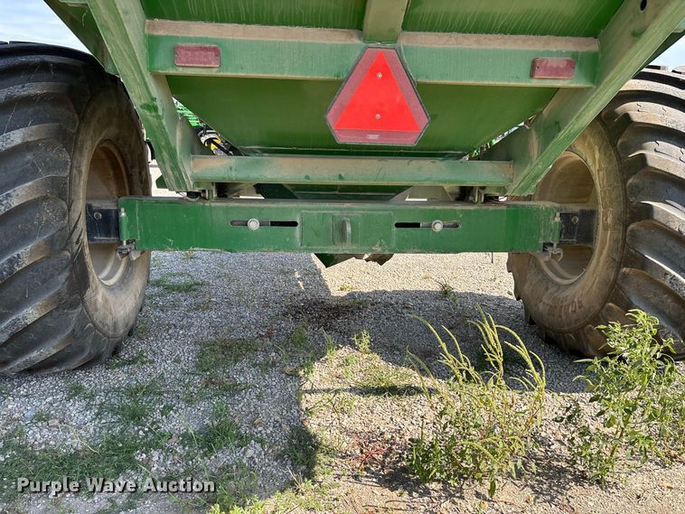 image for item YA5196 Brent 1082 grain cart