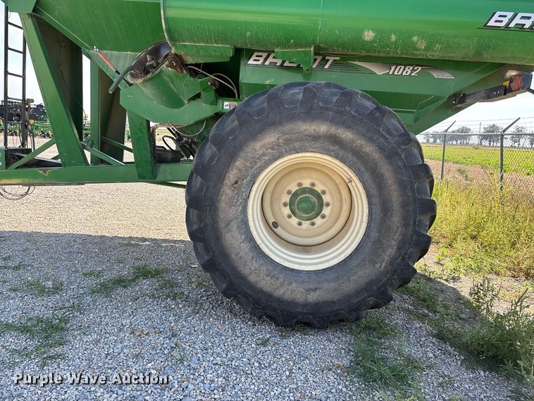 image for item YA5196 Brent 1082 grain cart