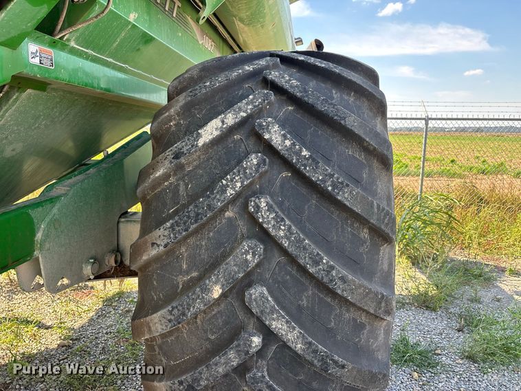 image for item YA5196 Brent 1082 grain cart
