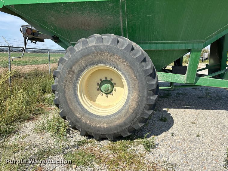 image for item YA5196 Brent 1082 grain cart