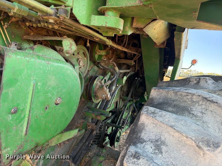image for item YA5380 1994 John Deere 9600 RWA combine