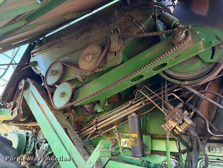 image for item YA5380 1994 John Deere 9600 RWA combine