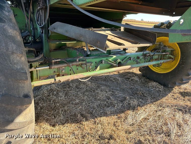 image for item YA5380 1994 John Deere 9600 RWA combine