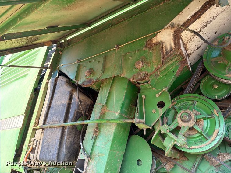 image for item YA5380 1994 John Deere 9600 RWA combine