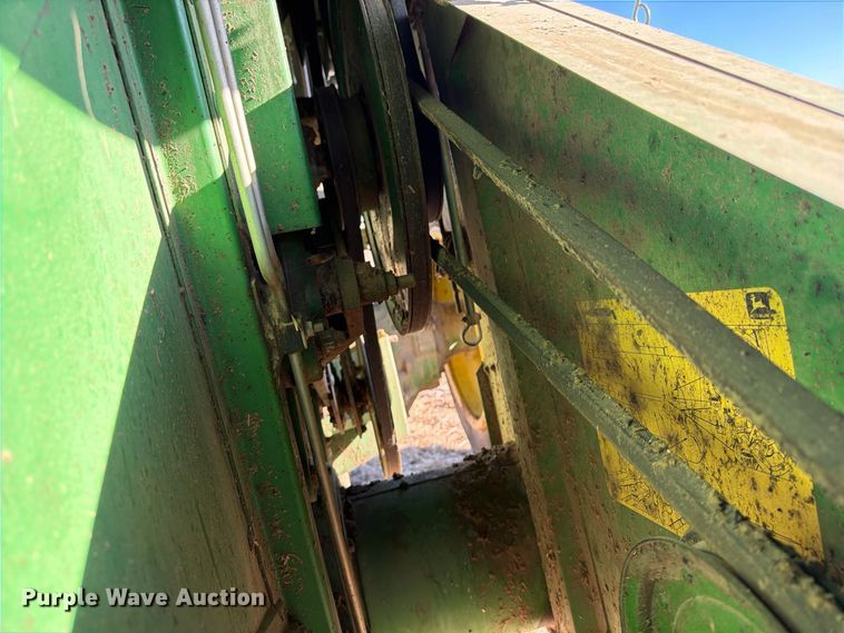 image for item YA5380 1994 John Deere 9600 RWA combine