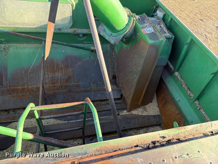 image for item YA5380 1994 John Deere 9600 RWA combine