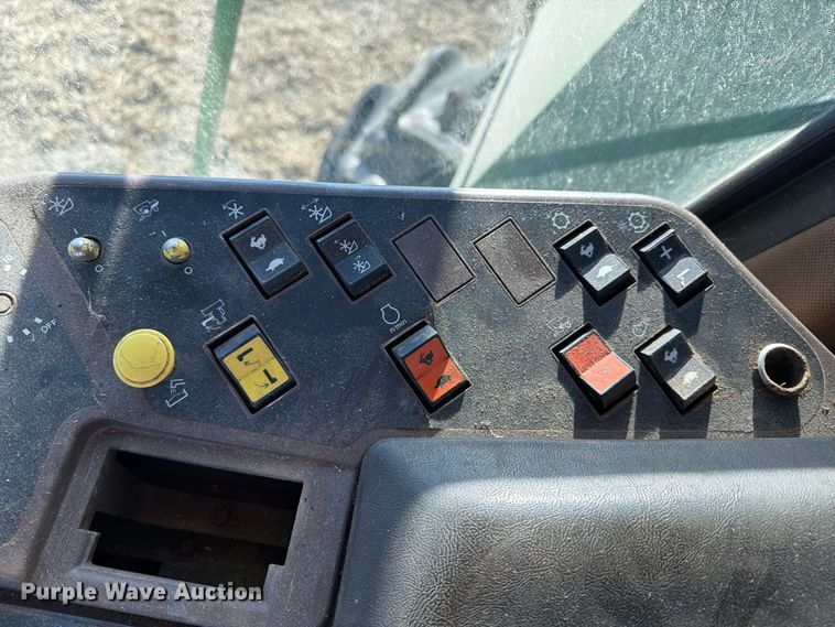 image for item YA5380 1994 John Deere 9600 RWA combine