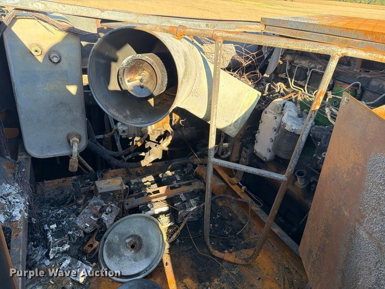 image for item YA5380 1994 John Deere 9600 RWA combine