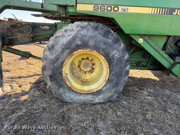 image for item YA5380 1994 John Deere 9600 RWA combine