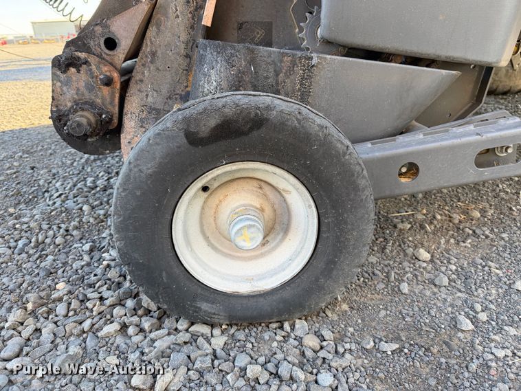 image for item YA5448 2016 Massey Ferguson 2270 large square baler