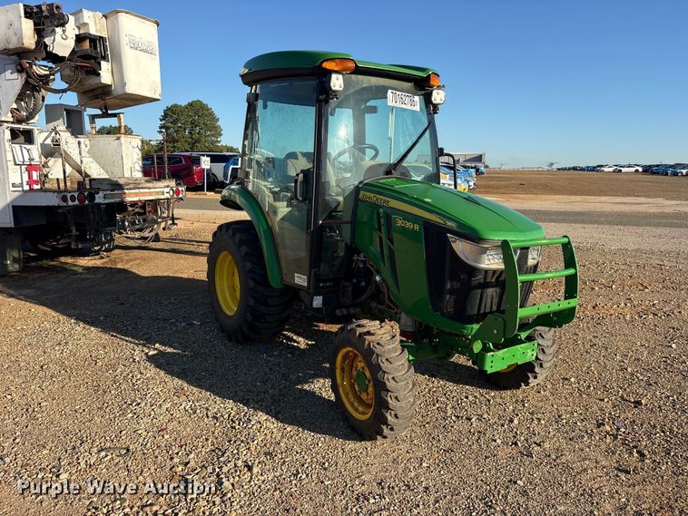 image for item YA5487 2025 John Deere 3039R MFWD tractor
