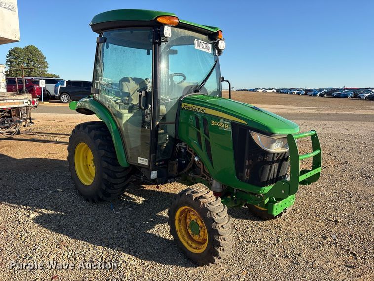 image for item YA5487 2025 John Deere 3039R MFWD tractor
