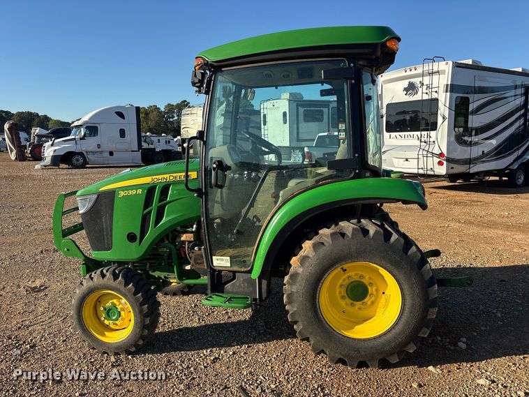 image for item YA5487 2025 John Deere 3039R MFWD tractor