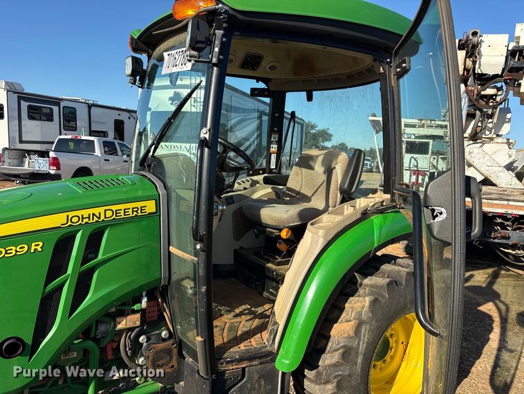 image for item YA5487 2025 John Deere 3039R MFWD tractor