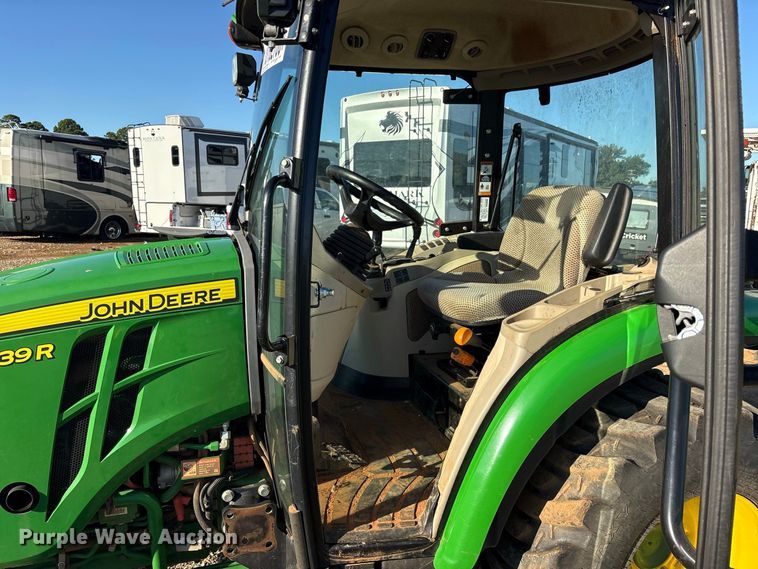 image for item YA5487 2025 John Deere 3039R MFWD tractor