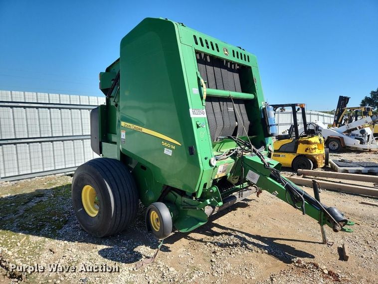 image for item YA5489 2019 John Deere 560M round baler