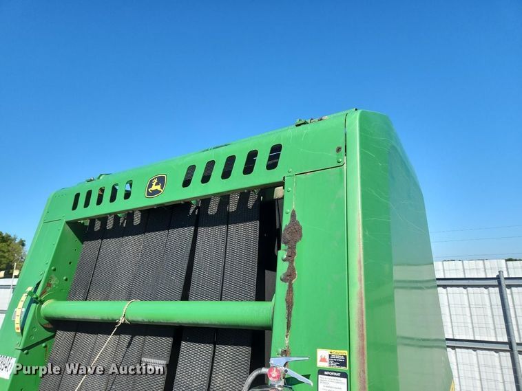 image for item YA5489 2019 John Deere 560M round baler