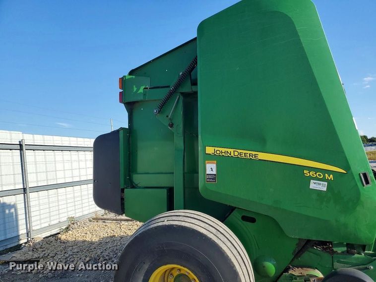image for item YA5489 2019 John Deere 560M round baler