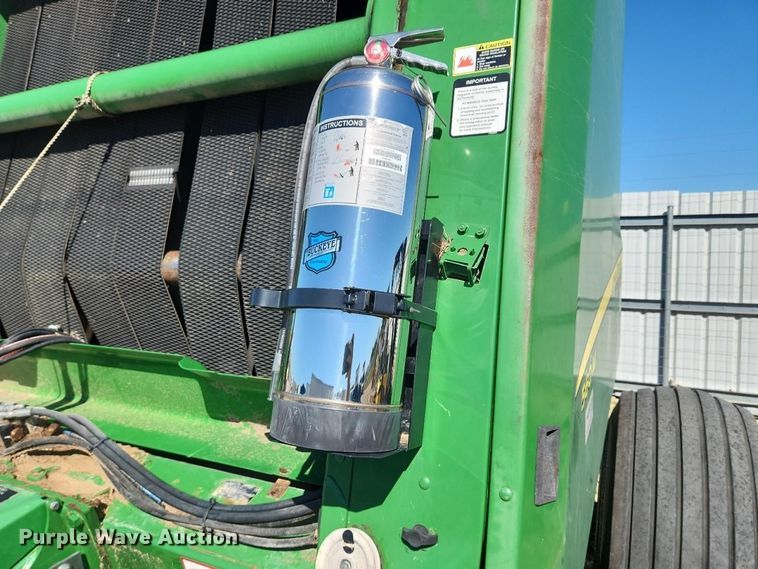 image for item YA5489 2019 John Deere 560M round baler