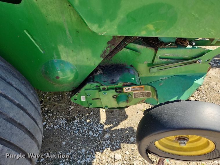 image for item YA5489 2019 John Deere 560M round baler
