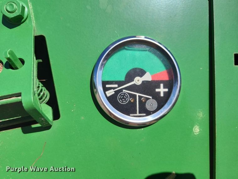 image for item YA5489 2019 John Deere 560M round baler