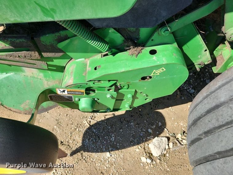 image for item YA5489 2019 John Deere 560M round baler