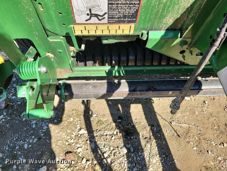 image for item YA5489 2019 John Deere 560M round baler
